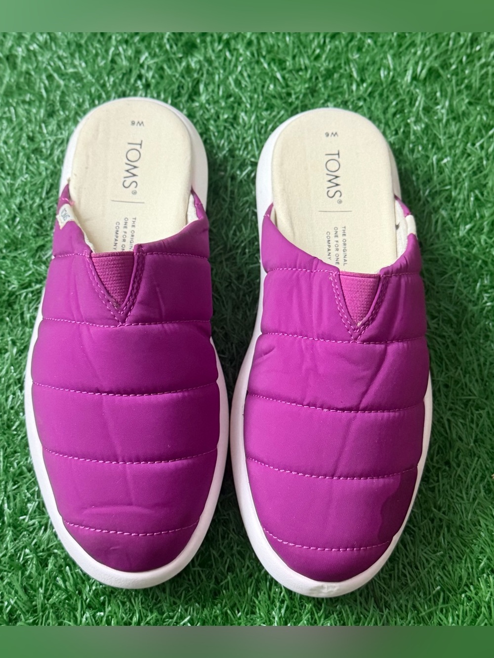 TOMS Women’s Slip-On Puffer‎ Mules in Magenta Size 6